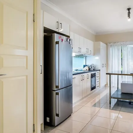 Apartment Modern Floor 2br With Private Deck *