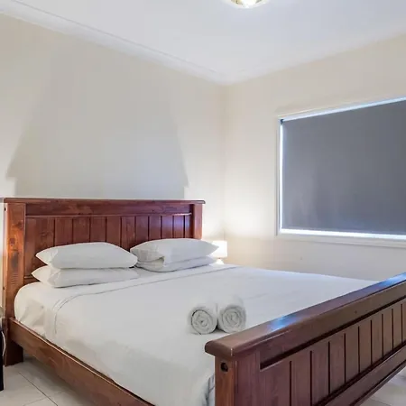 Modern Floor 2br With Private Deck Apartment Brisbane