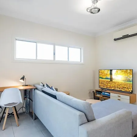 Modern Floor 2br With Private Deck