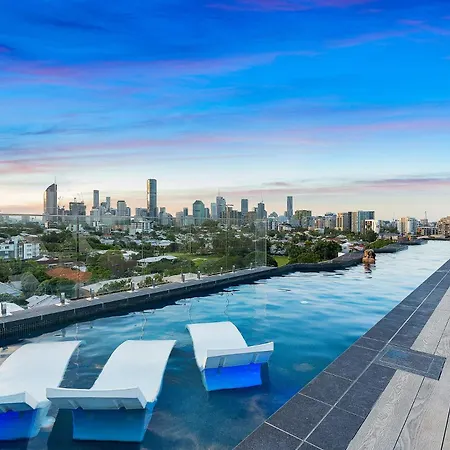 The Sinclair - A Luxurious With Rooftop Pool *