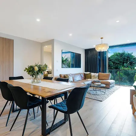 Apartment The Sinclair - A Luxurious With Rooftop Pool