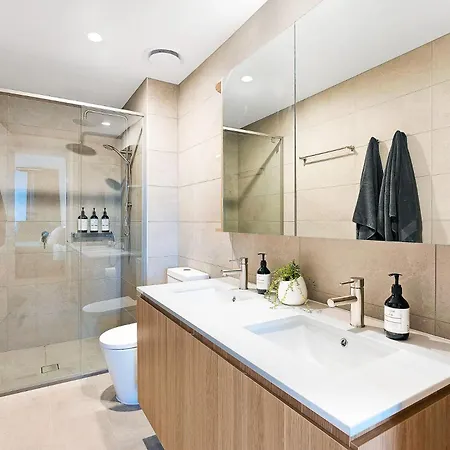 The Sinclair - A Luxurious With Rooftop Pool Apartment Brisbane