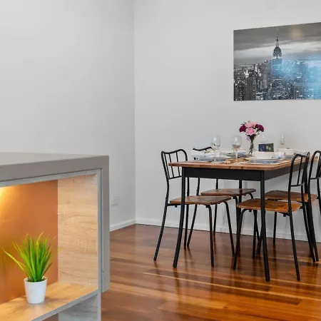 Near Southbank And Cbd Stylish 2br Pool And Park Apartment Brisbane