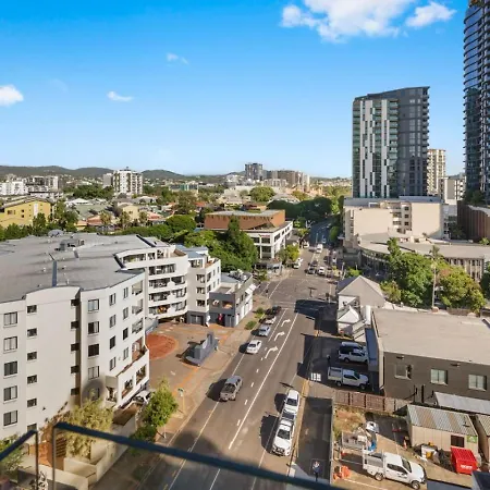 Near Southbank And Cbd Stylish 2br Pool And Park Brisbane