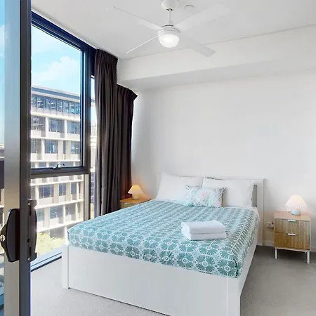 Urban Luxe Retreat - South Boutique W Free Carpark Apartment