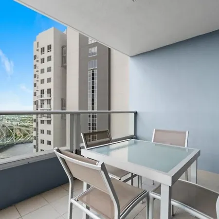 Skyline Apartment *