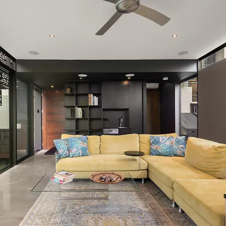 Inner Haven Enviro-luxury - With Free Parking Apartment Brisbane