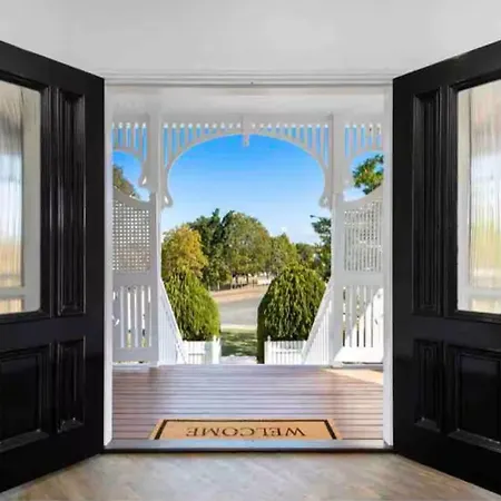 The Duchess - Stunning Hamptons Oasis With Pool | Winter Escape | Longer & Save | 1 June - 31 August Holiday home