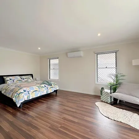 5br Family - Ev Car Point At Home, 2 Master - Near Sunnybank, Qeii, Qsac And Griffith Uni Holiday home *