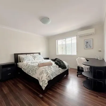 5br Family - Ev Car Point At Home, 2 Master - Near Sunnybank, Qeii, Qsac And Griffith Uni Holiday home