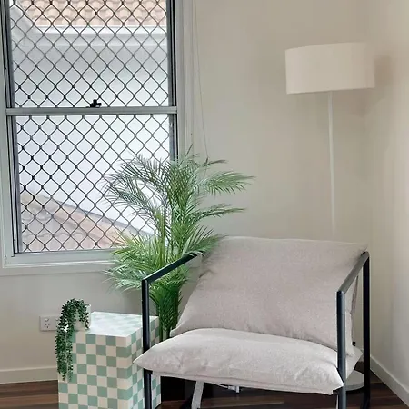 5br Family - Ev Car Point At Home, 2 Master - Near Sunnybank, Qeii, Qsac And Griffith Uni Holiday home