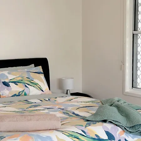 5br Family - Ev Car Point At Home, 2 Master - Near Sunnybank, Qeii, Qsac And Griffith Uni Holiday home