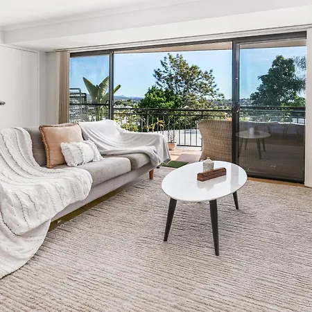 Leafy Oasis- Sunset And Mountain View,2 Bed, 2 Ensuite, Close To Cbd Apartment *