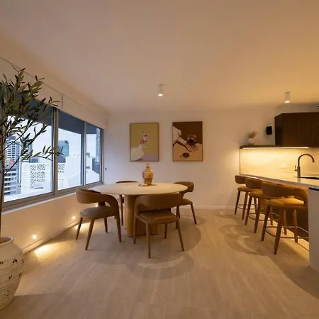 Luxury 3br- Skyhome Penthouse- Free Parking Apartment