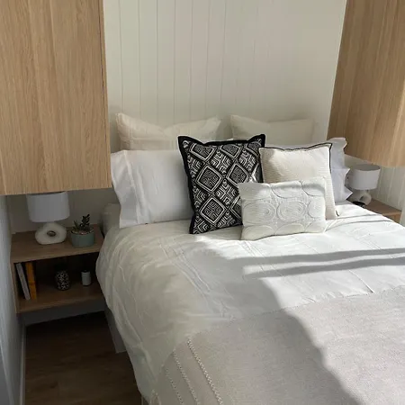 Luxe Tiny Near Cbd With Swimming Pool *