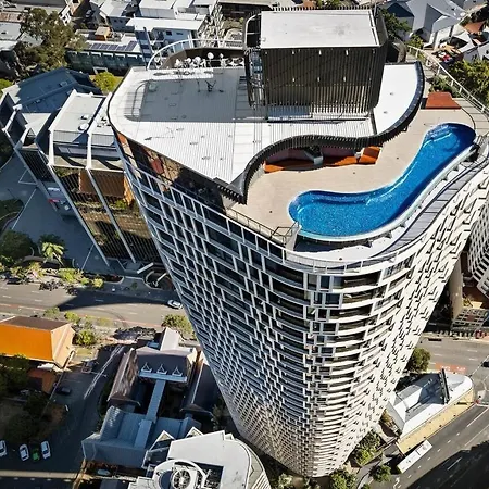Apartment Resort-style Living By The River