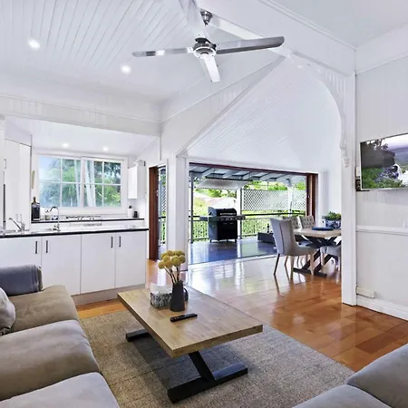 Holiday home Family Friendly, Pool, 9km To By Custom Hosting