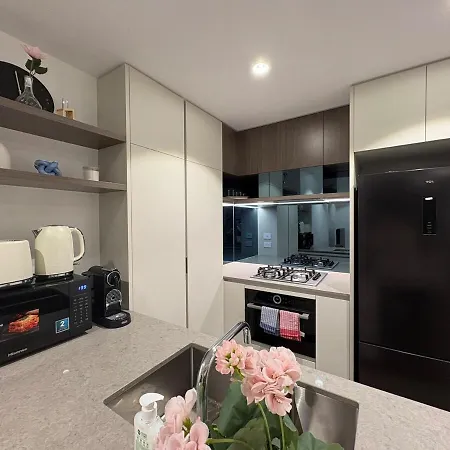 2b2b Retreat Land In Queens Wharf * Brisbane