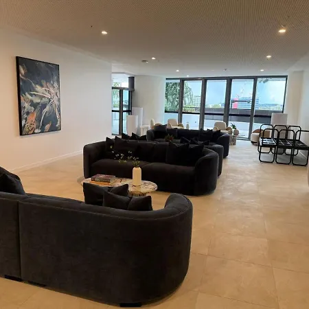 2b2b Retreat Land In Queens Wharf *