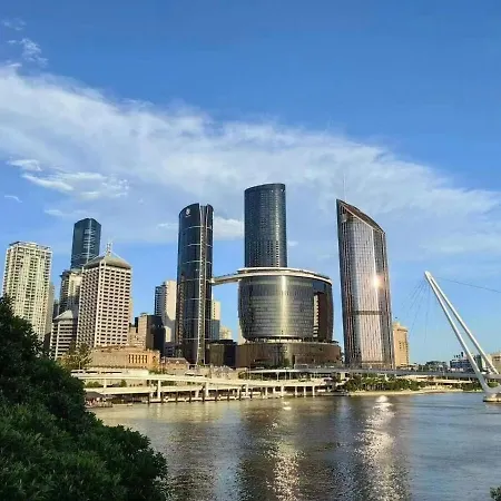 2b2b Retreat Land In Queens Wharf Brisbane
