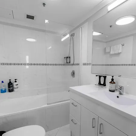 1bed 1bath With Story Bridge And River Views, Parking, And Private Balcony M7 Apartment *