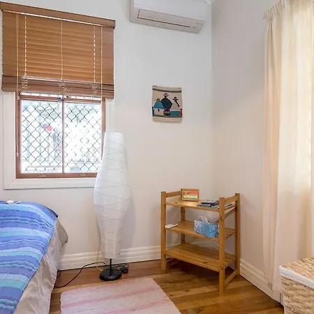 Bardon Oasis-whole House & Great Deck To Yourself