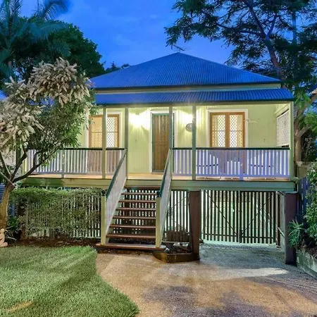 Bardon Oasis-whole House & Great Deck To Yourself * Brisbane