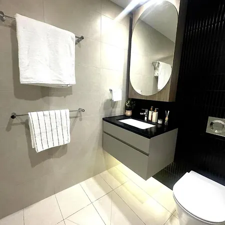 Riverview 1 Bed Luxury Apartment *