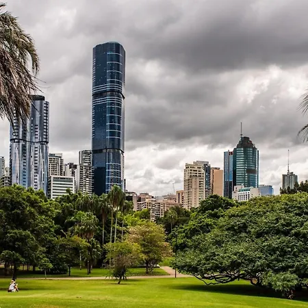 Apartment Luxury Cbd 2b2b Balcony Views Free Parking