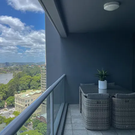 Luxury Cbd 2b2b Balcony Views Free Parking Apartment