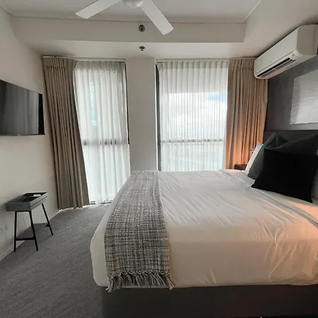 Luxury Cbd 2b2b Balcony Views Free Parking