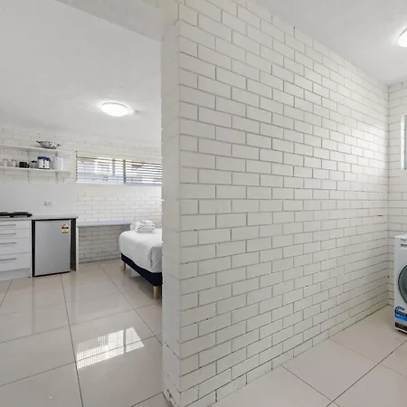 Cozy Near Gabba With Ac, Comfy Bed & Laundry Apartment