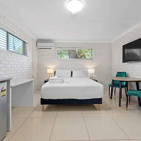Apartment Cozy Near Gabba With Ac, Comfy Bed & Laundry *