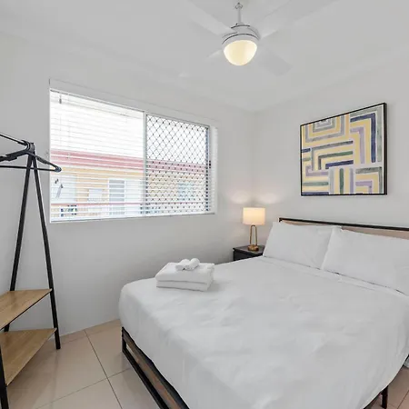 Apartment Quiet 3brm Near Gabba With Free Parking & Wifi *