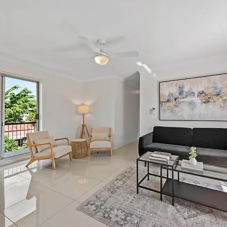 Quiet 3brm Near Gabba With Free Parking & Wifi