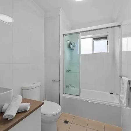 Apartment Lovely 3brm Near Gabba With Free Parking & Wifi *