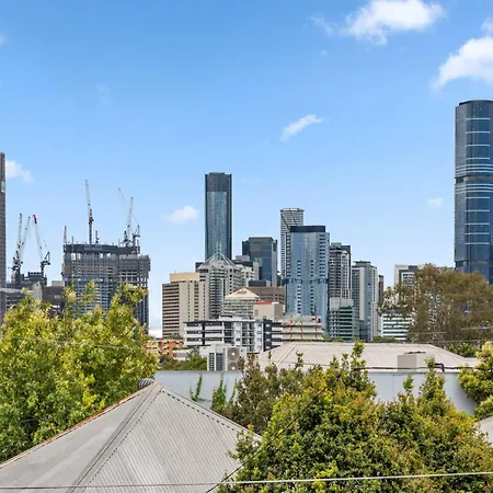 Spacious 3brm Close To Gabba With Car Park & Wifi Apartment *