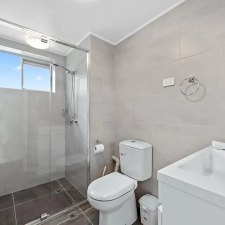 Apartment Spacious 3brm Close To Gabba With Car Park & Wifi