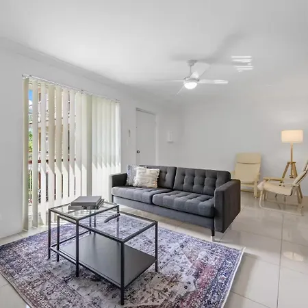 Stylish 2brm Close To Gabba With Parking & Wifi