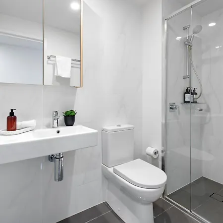 Stunning Mountain Views & Brisbane's Location Apartment Brisbane