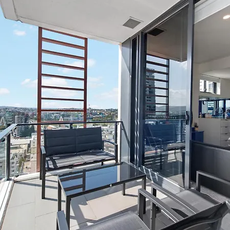 Apartment Stunning Mountain Views & Brisbane's Location *