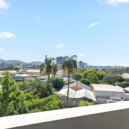 Perfect South 1br With Balcony & Parking Apartment