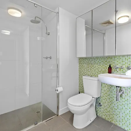 Perfect South 1br With Balcony & Parking Brisbane