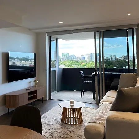 Modern Meets The Gabba *