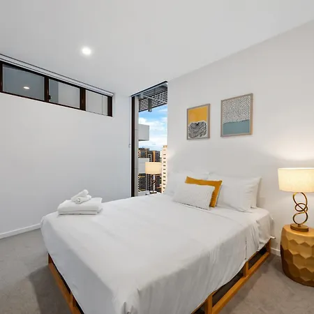 Million Dollar Views With King Bed, Pool, Gym, Wifi