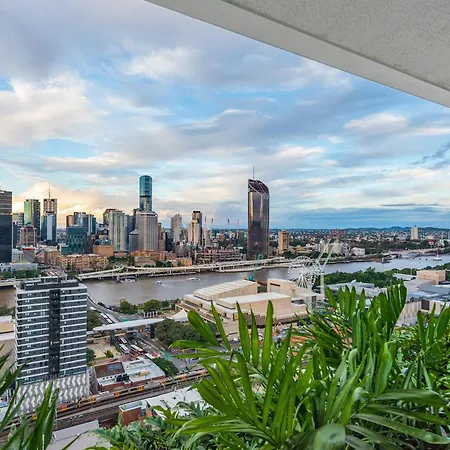 Million Dollar Views With King Bed, Pool, Gym, Wifi * Brisbane