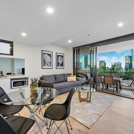 Apartment Million Dollar Views With King Bed, Pool, Gym, Wifi *