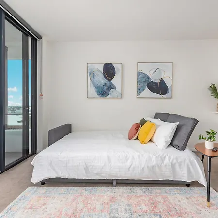 Apartment Stunning Views, King Beds, Gym, Pool, Parking Brisbane