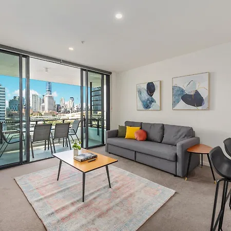 Stunning Views, King Beds, Gym, Pool, Parking