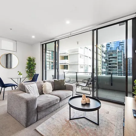 Stylish South Bank With King Bed, Pool And Balcony Brisbane